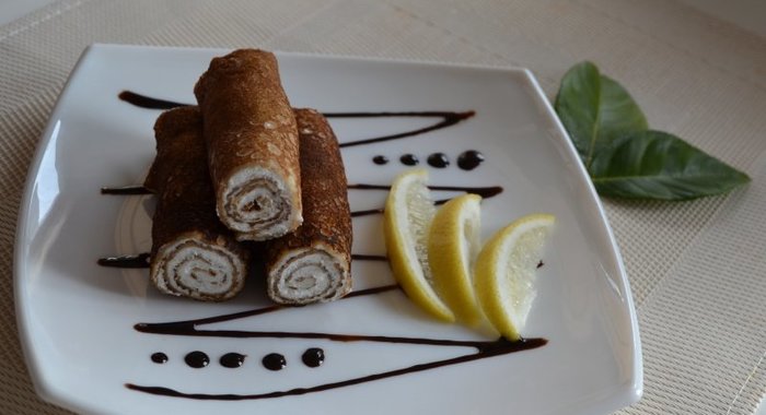 Блинные рулетики с творожно-лимонным кремом
