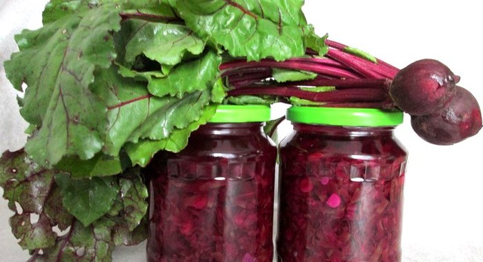 Заправка из свеклы с ботвой