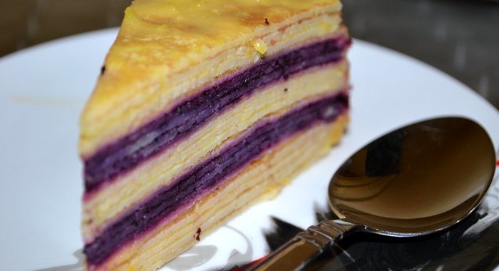 Блинный торт с лимонным курдом и черникой