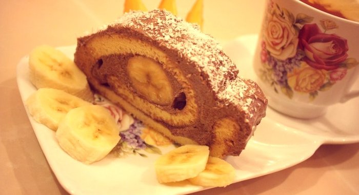 Шоколадно-банановый рулет