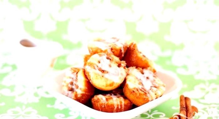 Маффины с посыпкой и ванильной глазурью