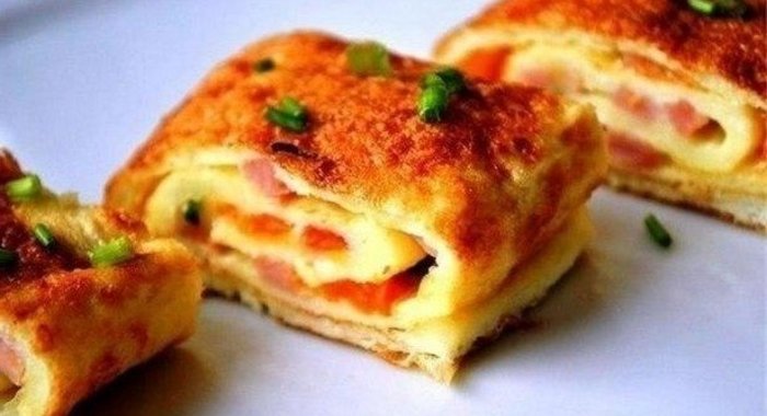 Омлет с ветчиной и помидорами