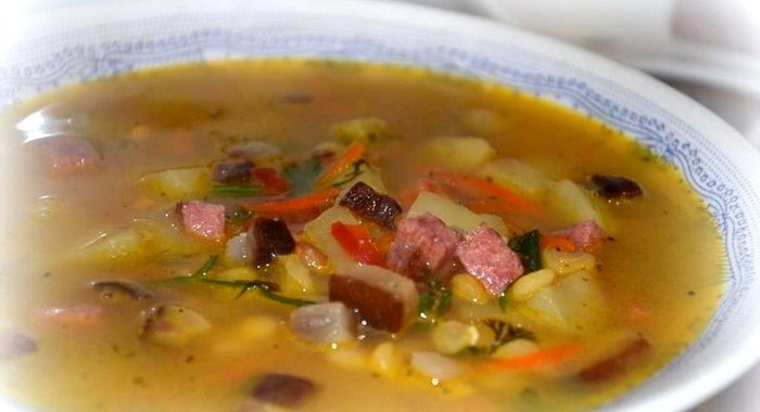 Гороховый суп с копченым салом и копченой колбасой