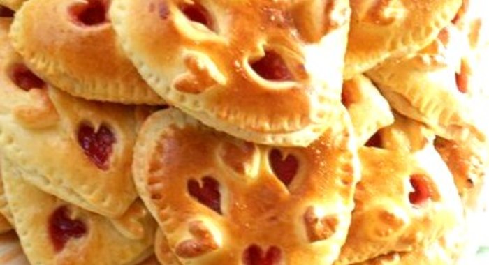 Печенье в виде сердец с вареньем