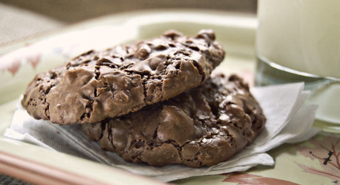 Шоколадное печенье с грецким орехом