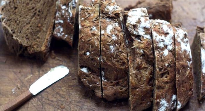 Черный хлеб с морковью и тмином