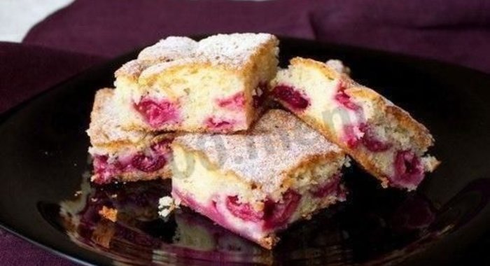 Нарезной вишневый пирог