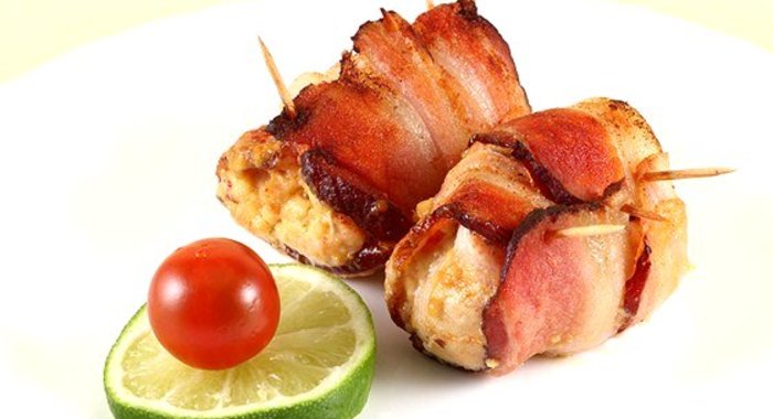 Рулеты из курицы и бекона с песто