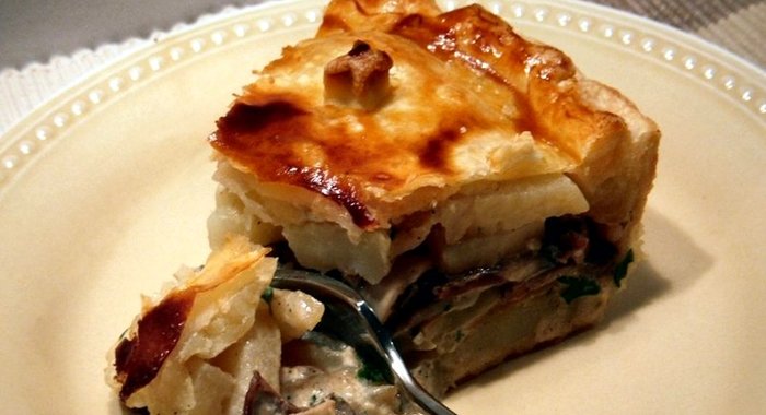 Картофельный пирог с грибами и сыром