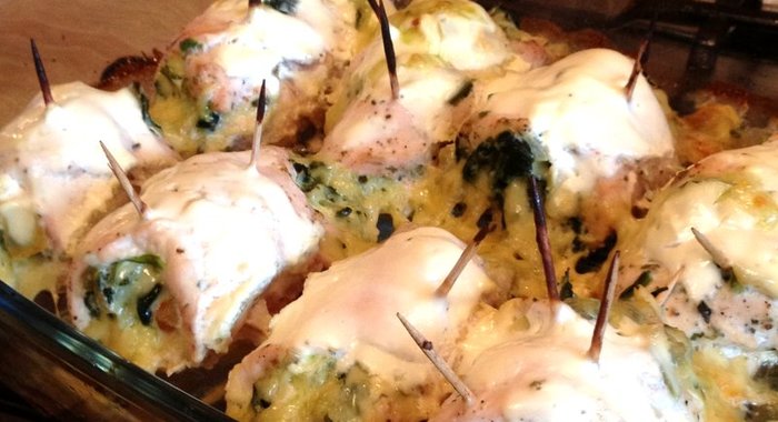 Рулетики из куриного филе со шпинатом и сыром