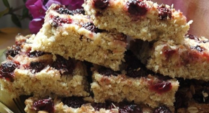 Пирог с вишней и овсяными хлопьями