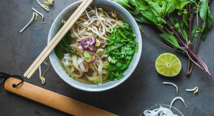 Куриный суп с рисовой лапшой