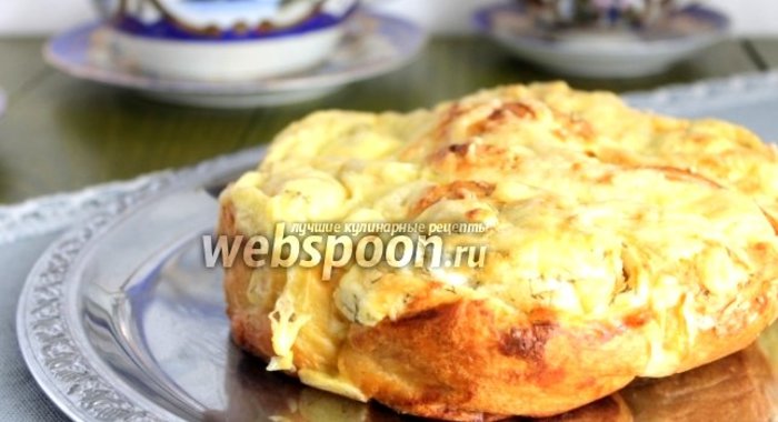 Закусочный пирог из слоёного теста и сыра