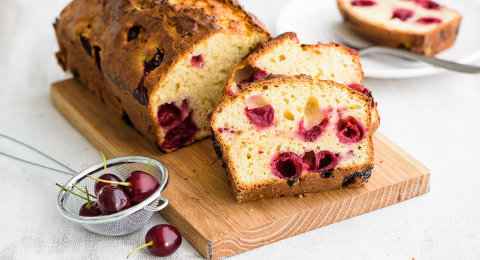 Творожный кекс с вишней