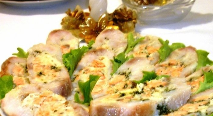 Рыбный рулет с начинкой
