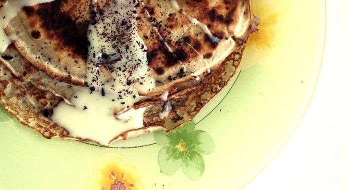 Тонкие блинчики с корицей и сгущенкой