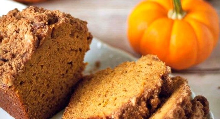 Тыквенный хлеб с ореховой посыпкой