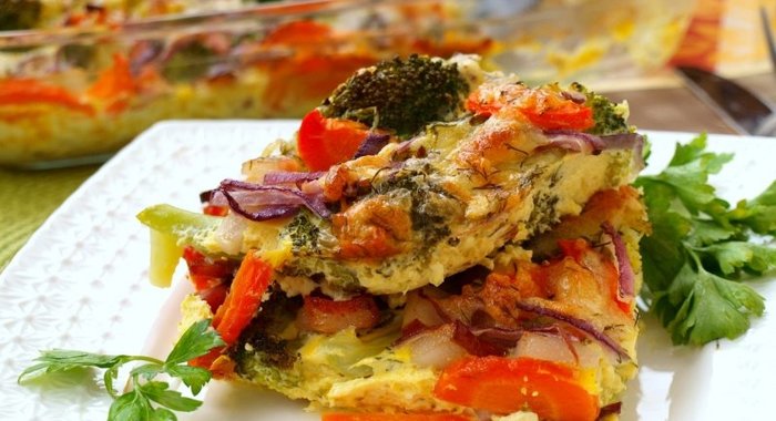 Запеканка из брокколи с копчёной грудинкой