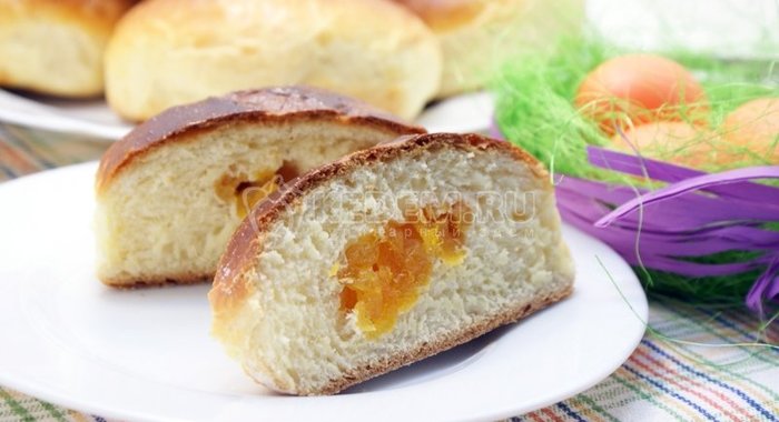 Пасхальные булочки с курагой