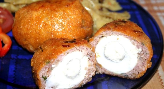Котлеты, фаршированные яйцом