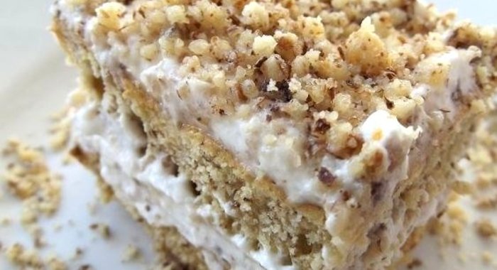 Бисквитный торт с грецкими орехами