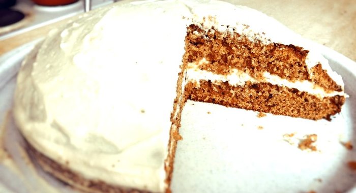 Морковный торт с творожным кремом