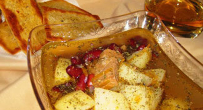 Суп-гуляш по-ирландски с сырно-картофельными хлебцами