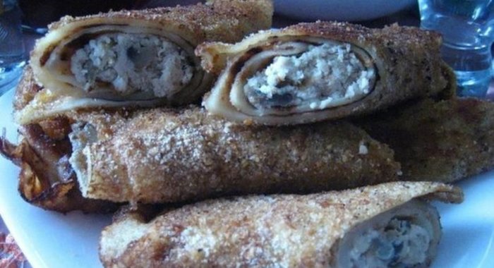 Блинчики с курицей и грибами в панировке