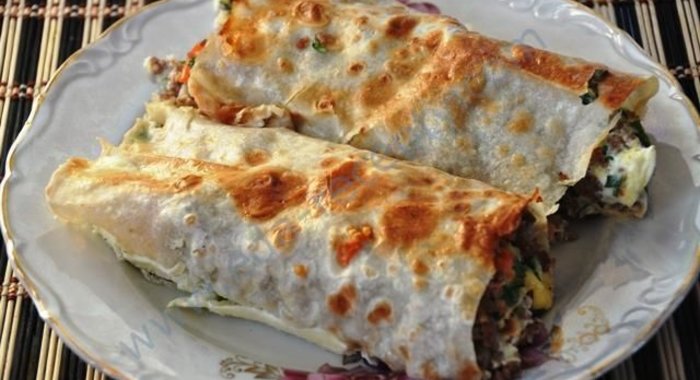 Рулет лаваш с фаршем в духовке