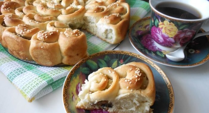 Пирог-хризантема с картофелем и грибами