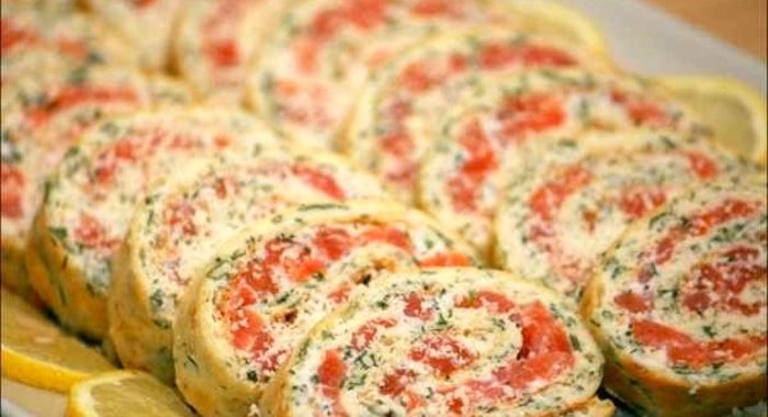 Рулет с зеленью и форелью