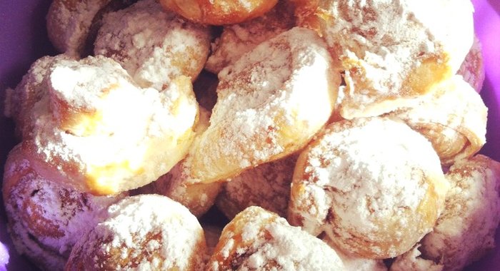 Улитки с сахаром и корицей