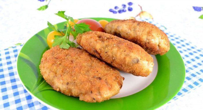 Котлеты из смешанного фарша с грибами