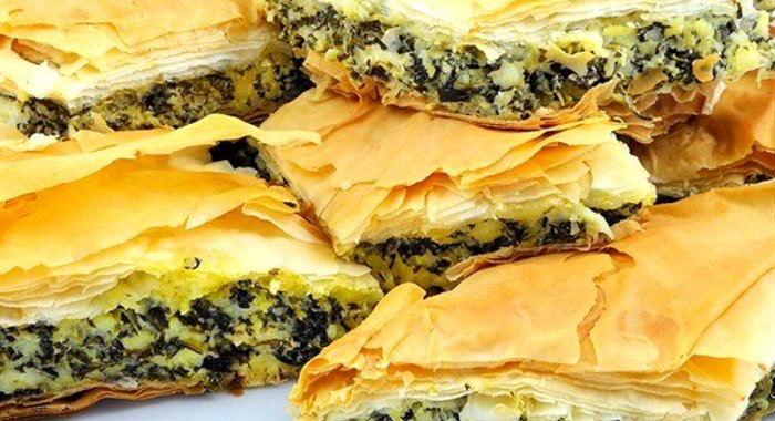 Слоеный пирог со шпинатом и спаржей