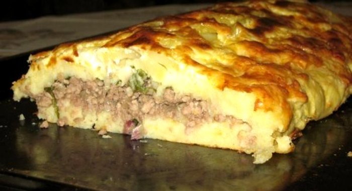 Запеканка с картофелем, фаршем и майонезом