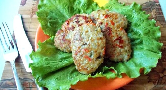 Котлеты с морковью и отварным рисом