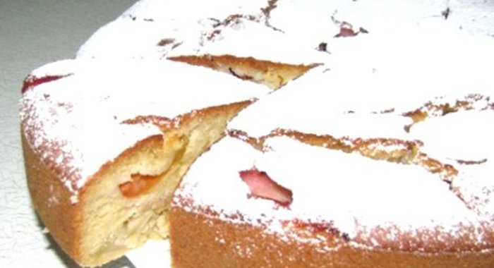 Пирог на кефире с яблоками