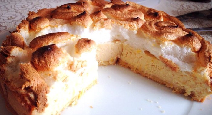 Лимонный пирог со сгущенкой под меренгой