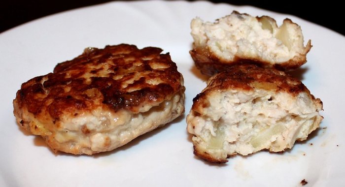 Куриные котлеты с плавленым сыром