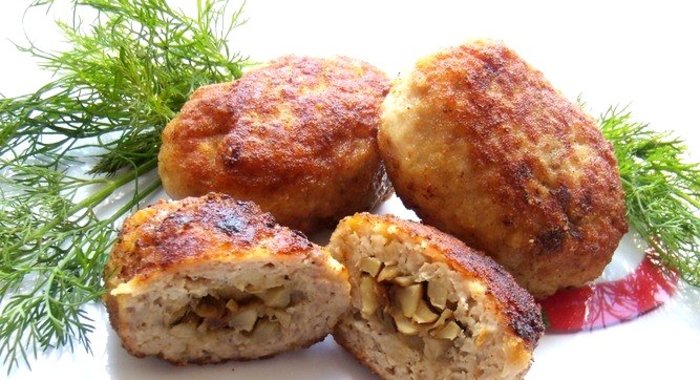 Котлеты из фарша с грибами