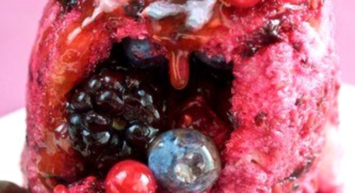 Летний хлебный пудинг с ягодами