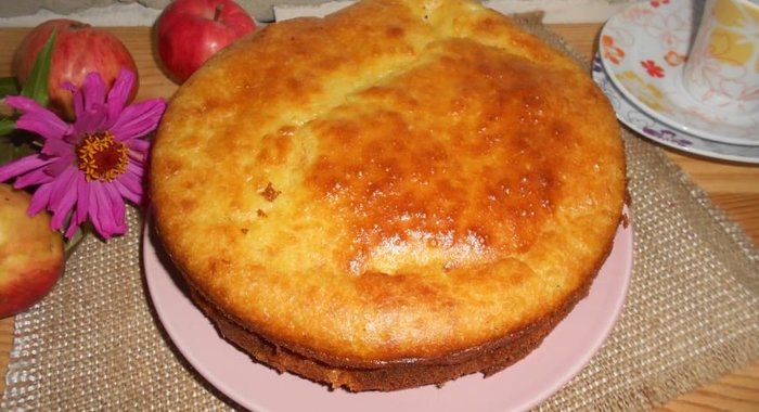Яблочный пирог с творожной начинкой