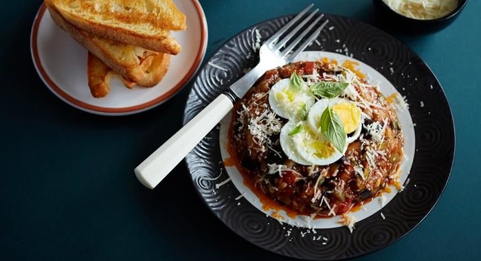 Мини-запеканка из капонаты с базиликом