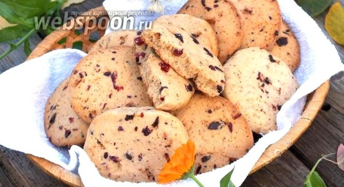 Ванильное печенье с вишней