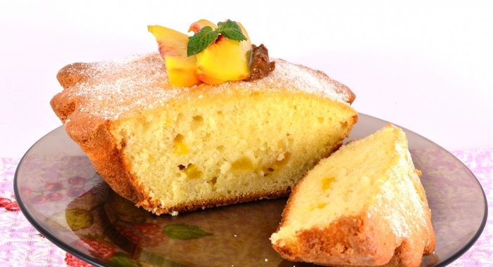 Лимонный кекс с персиками