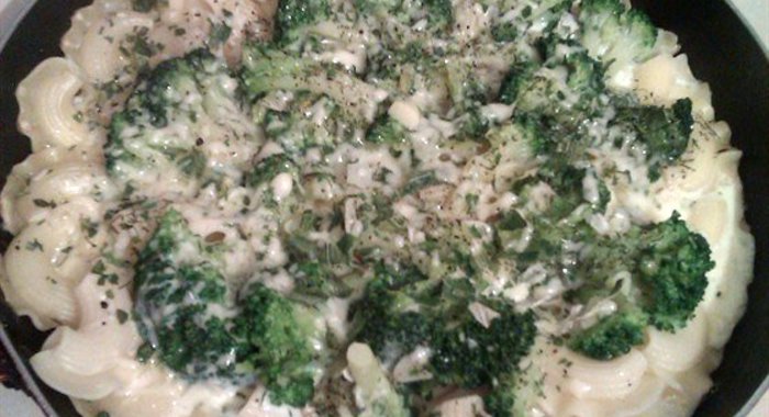 Запеканка из макарон и брокколи