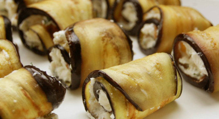 Рулетики из баклажанов с творогом