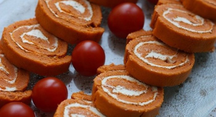 Томатные рулетики со сливочным сыром