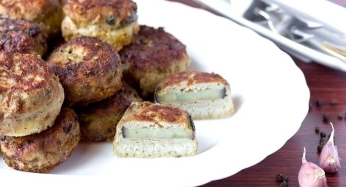 Котлеты из свинины с баклажанами