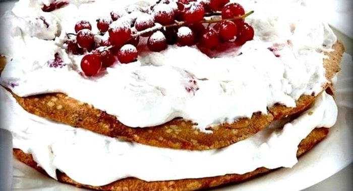 Меренговый торт с малиной